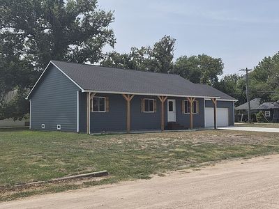 327 E 2nd St, Halstead, KS, 67056