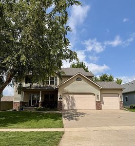 386 Broadmoor Dr, Eldridge, IA, 52748