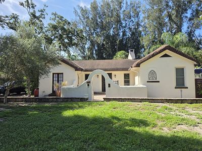 901 Gulf Rd, Tarpon Springs, FL, 34689