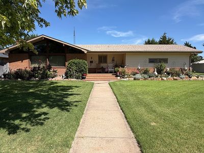 208 Plaza Ave, Dodge City, KS, 67801