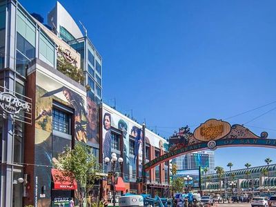 207 Fifth Ave, San Diego, CA, 92101