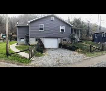 26 Mill Creek Rd, Mount Hope, WV, 25880