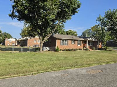 2 Park St, Fayetteville, TN, 37334