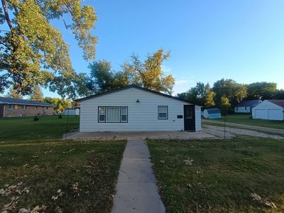 206 7th Ave SW, Watertown, SD, 57201