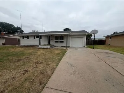 2713 Hillcrest Dr, Hays, KS, 67601