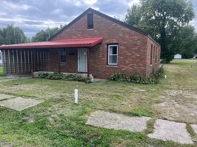 512 Austin Ave, Flora, IL, 62839
