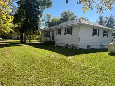 302 Viking Ave, Maddock, ND, 58348